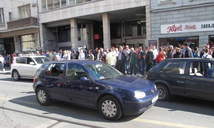 Sudar dva vozila u Sarajevu, vozači se potukli