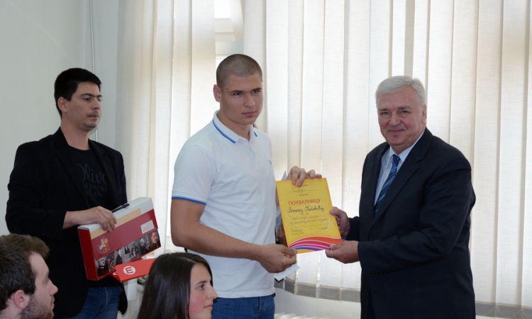 Gradonačelnik nagradio najbolje učenike