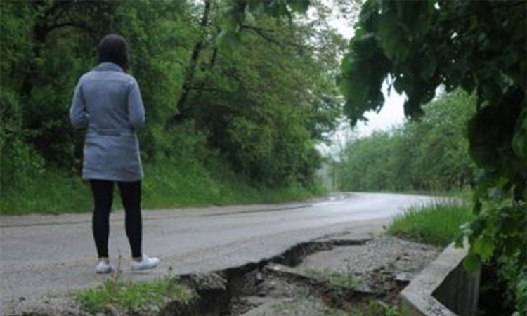 Ugroženi putevi u Loparama, kuće nisu u opasnosti