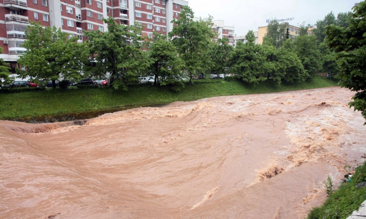 Kuće pod vodom, naselja bez struje