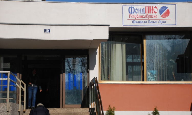Obustavljeno skoro 12.000 penzija