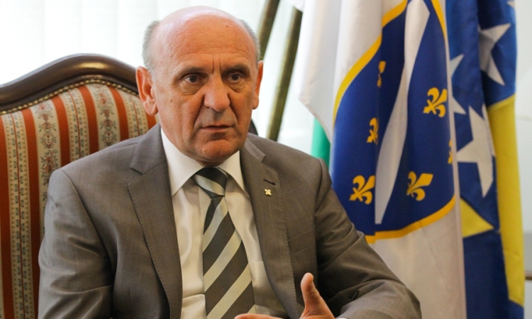 Tihić pod strogim nadzorom ljekara