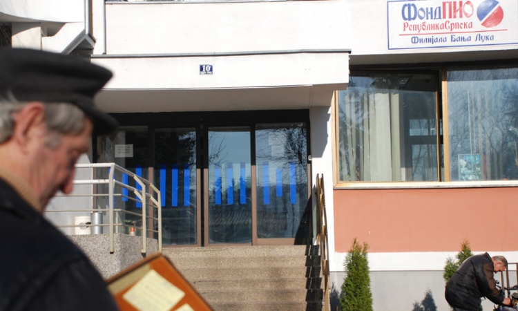 Obustavljene isplate penzija na područjima ugroženih opština