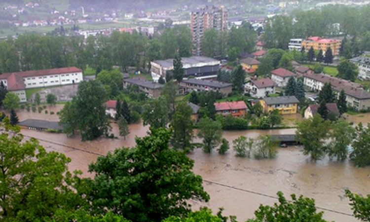 Majka s bebom u Maglaju u teškoj situaciji: Pomozite molim vas, kažite im da smo ovdje
