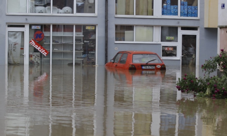   Poplave haraju Balkanom: Pet mrtvih, četvoro nestalih i na hiljade evakuisanih osoba