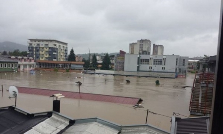  U Doboju i dalje alarmantno, voda i do četiri metra