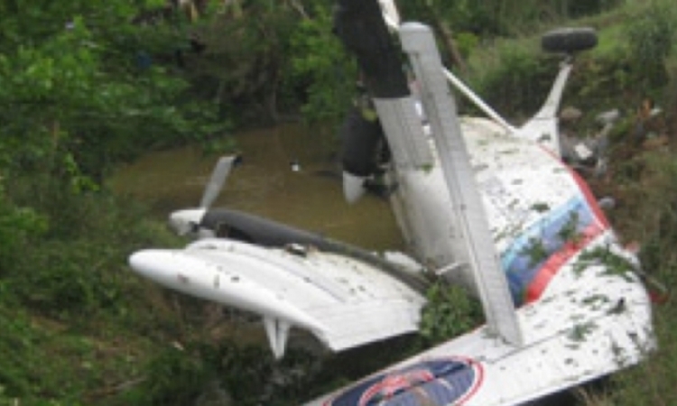 Srušio se avion sa 14 putnika