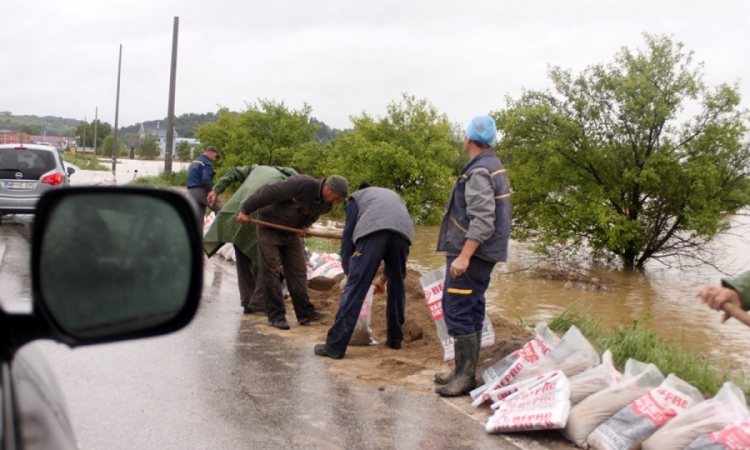Voda se povlači i u Laktašima