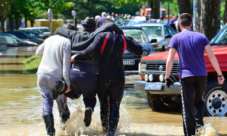 Poplave izazvale katastrofu u Srbiji: Iz Obrenovca izvučeno 12 tijela