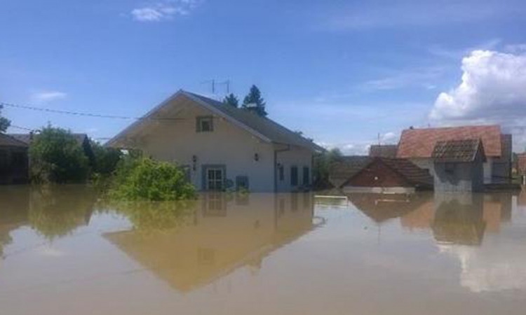 Nasip u Prudu pukao, voda u pojedinim mjestima do tri metra