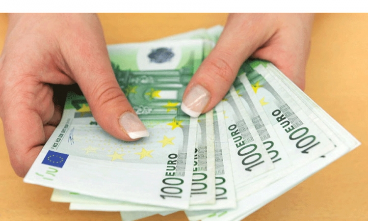 Volonterka vratila 2.500 evra vlasniku