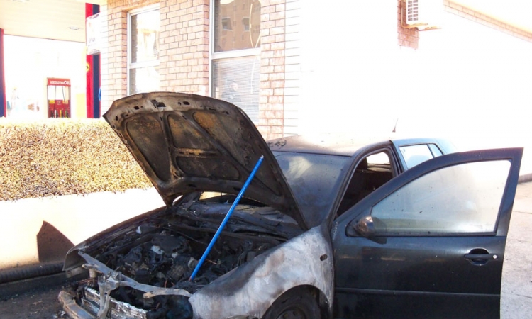 Trebinjcu zapaljen auto