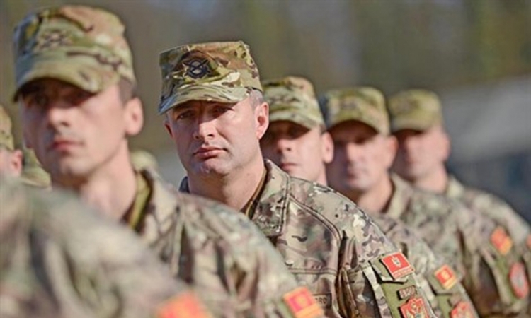  Timovi Vojske Crne Gore pomažu u poplavama u Srbiji