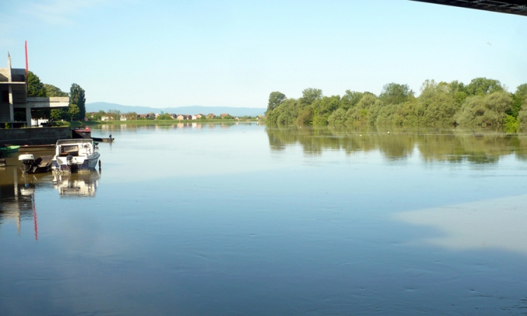Sava u blagom porastu u Gradišci, situacija stabilna