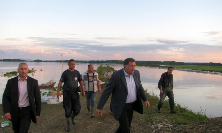 Dodik: Uzdržati se od političke propagande, pomoći narodu
