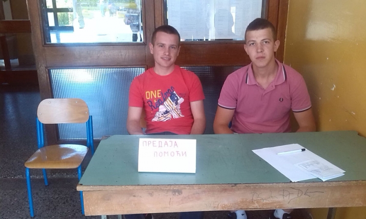 Omladinci iz Dragočaja pomažu ugroženima