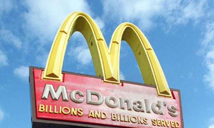 Radnici Mcdonaldsa protestvovali zbog loših radnih uslova, više od sto ljudi uhapšeno