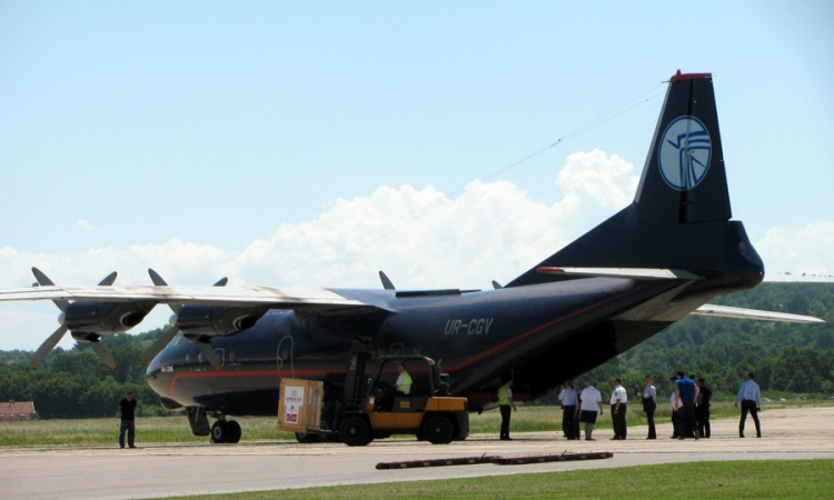 Stigao prvi avion sa agregatima na aerodrom u Mahovljanima