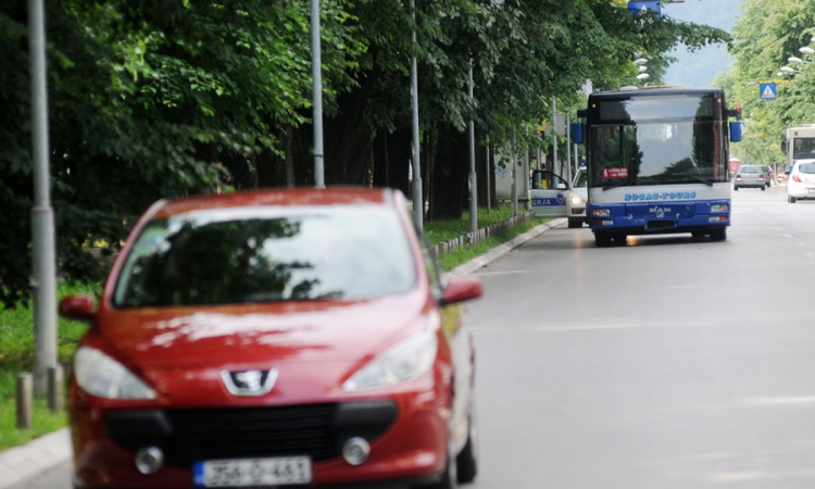 Sudarili se autobus i pežo