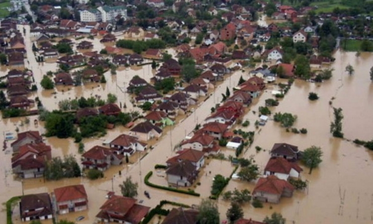 Obrenovčani čiste svoje poplavljene stanove i kuće