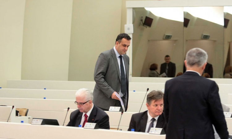 Nemoguće ukinuti paušale?