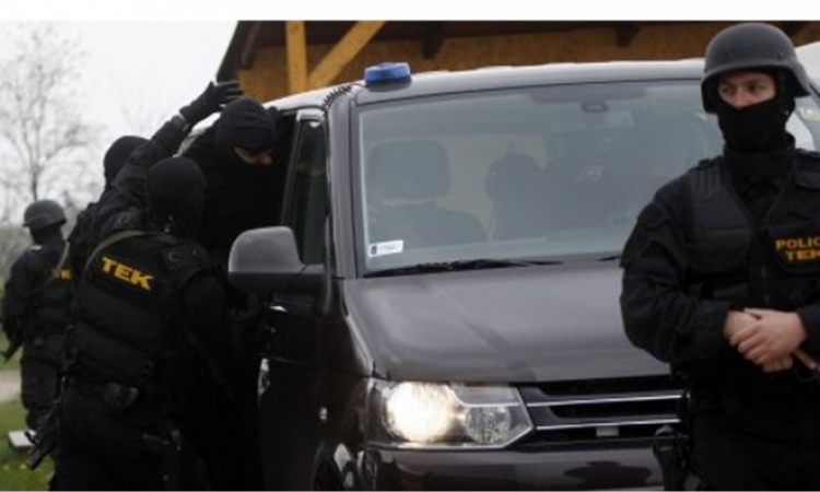 Srbin napao mađarske policajce pa pobjegao u kokošinjac