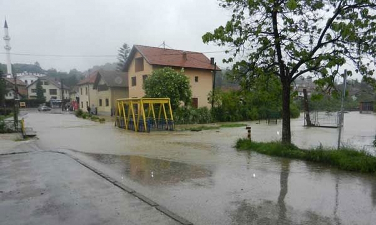 Poplave "otpustile" 150 radnika u Lukavcu 