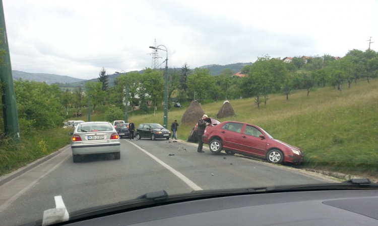 Muškarac povrijeđen u sudaru dvije škode
