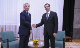 Vučić zahvalio Đukanoviću za pomoć