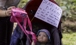 Protest zbog smanjenja porodiljskih naknada
