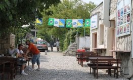 Mostar između šahovnica i bošnjačkih ratnih zastava,  Argentine i ...