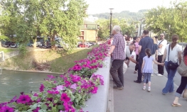 Žardinjere krase Gradski most u Banjaluci