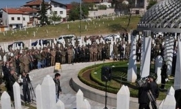 Oštećen spomenik Alije Izetbegovića