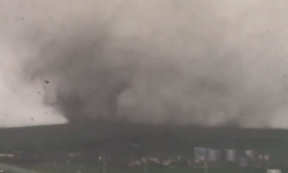 SAD: Tornado odnio pola grada