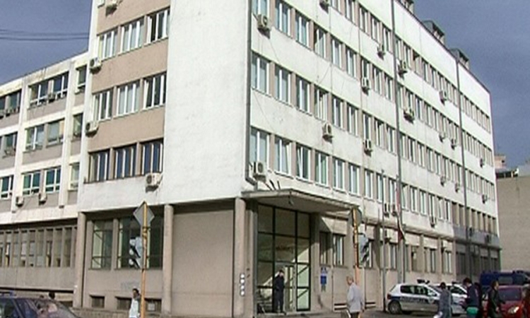 Opirući se hapšenju taksista bacio bombu na policajce