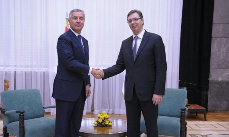 Vučić zahvalio Đukanoviću za pomoć