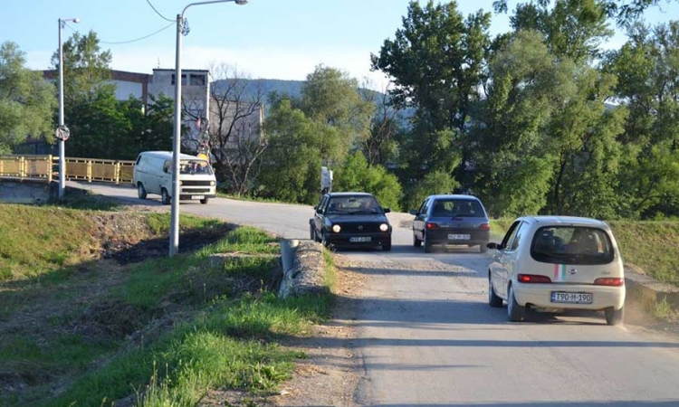 Slika (i prilika) grada: Prelaz preko mosta zatvorenog za saobraćaj