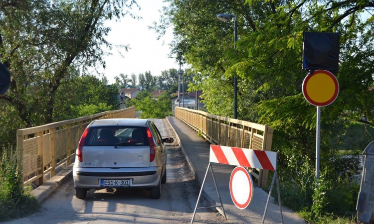 Most u Česmi "prohodan" i pored zabrane