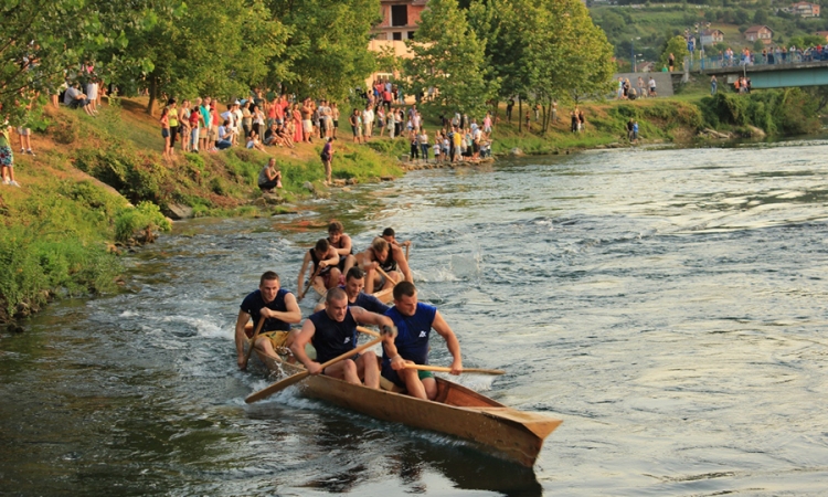 Unski lađari u Bosanskoj Krupi 1. i 2. avgusta