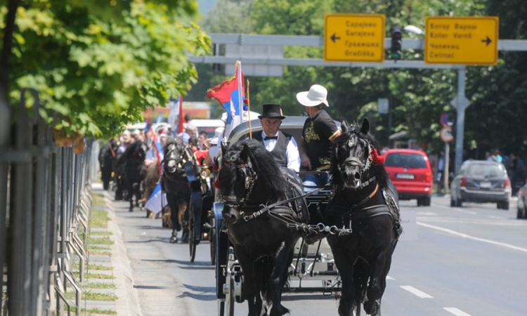 Defile fijakera vratio prošlost