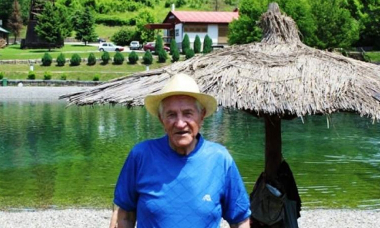Mujo Sinanović (87) najstariji kupač jezera u Tuzli