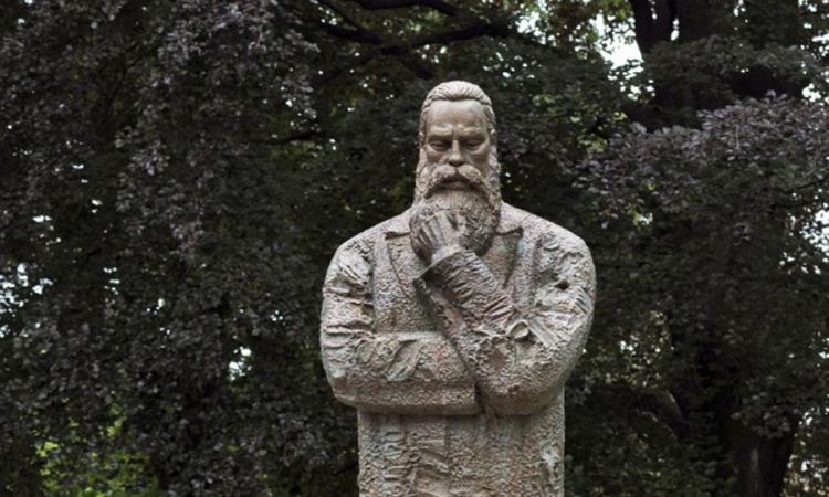 Fridrih Engels među Nijemcima i Kinezima