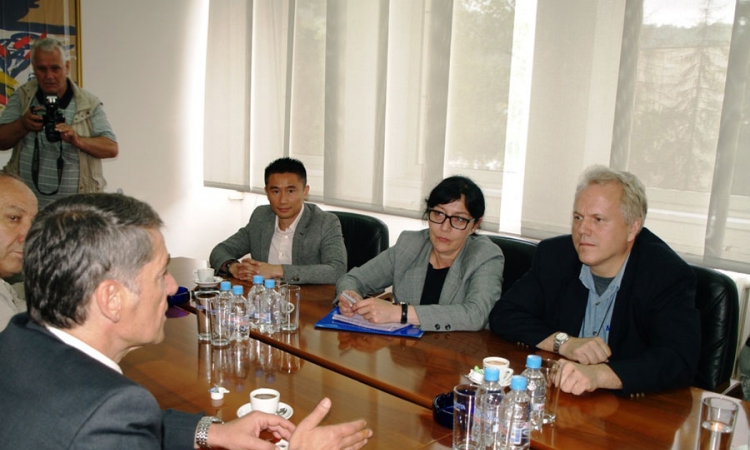Hil: Novac treba da ode u prave ruke