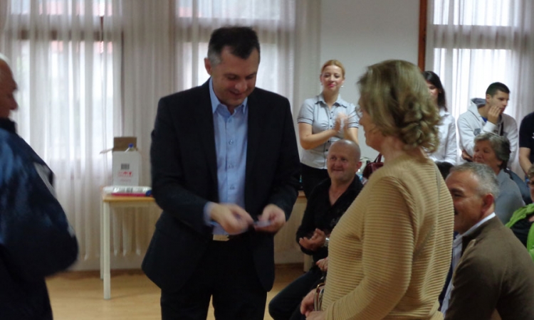 Novi članovi u SNSD-u, Radojičić uručio pristupnice