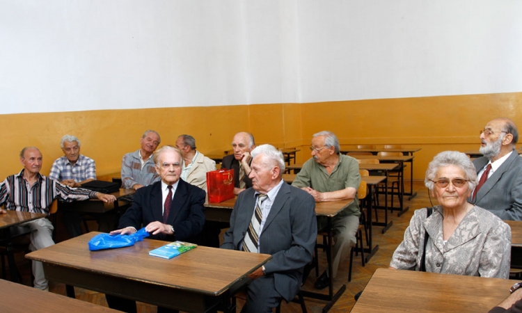 Dirljiva proslava 60 godina mature