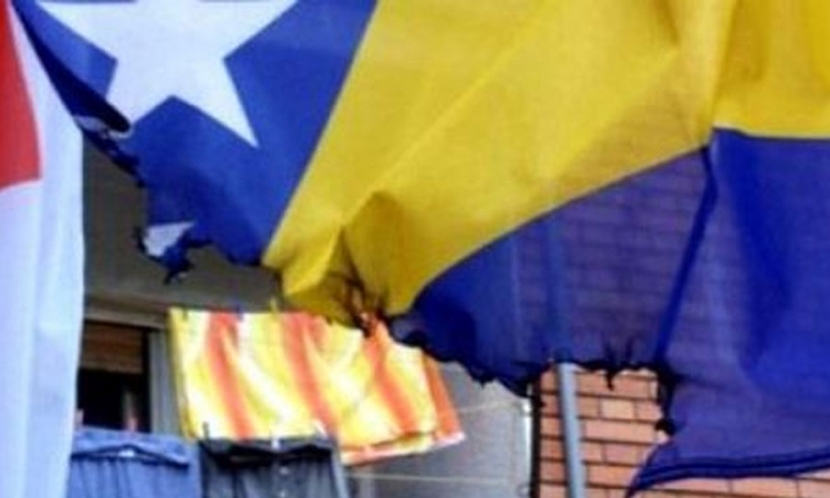 U Livnu ponovo zapaljene zastave BiH