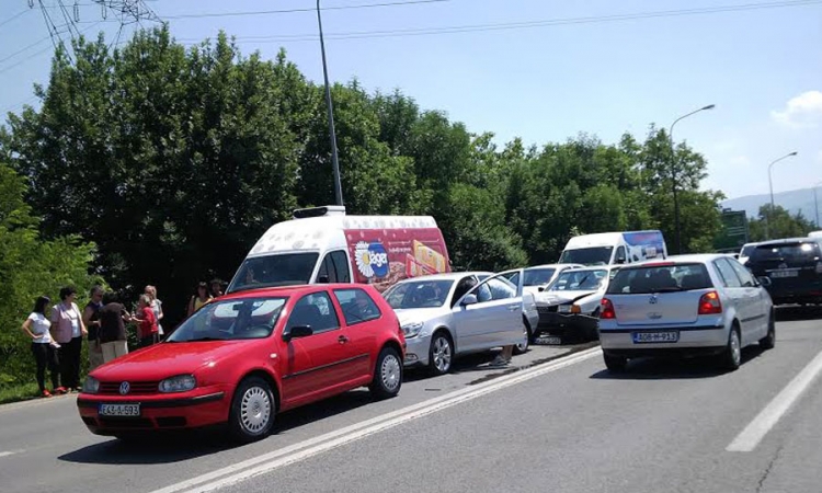 U lančanom sudaru u Banjaluci povrijeđen motorista