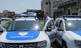 Uručena nova policijska vozila centrima javne bezbjednosti
