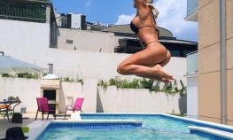 Karleušina "bomba" na bazenu