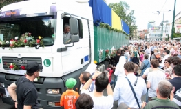 Suzama ispratili tabute na vječni počinak
